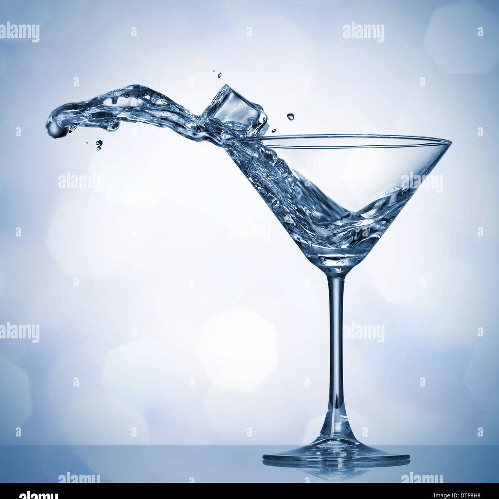 Martini splash in glass dtp8h8
