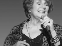Dee Cassella "I'm Here Now" cd