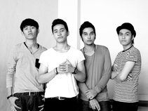 D I Y N BAND