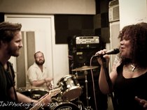 Bethany Saint-Smith & The Gun Show