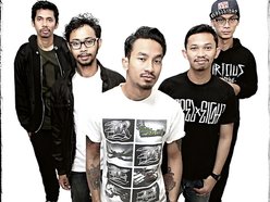 Snickers And The Chicken Fighter