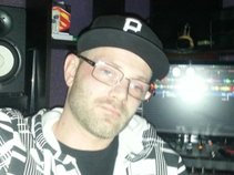 DJ.E