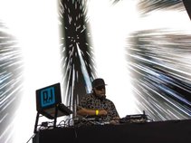 DJ EAZY