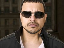Noel Valeí (NV)