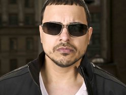 Noel Valeí (NV)