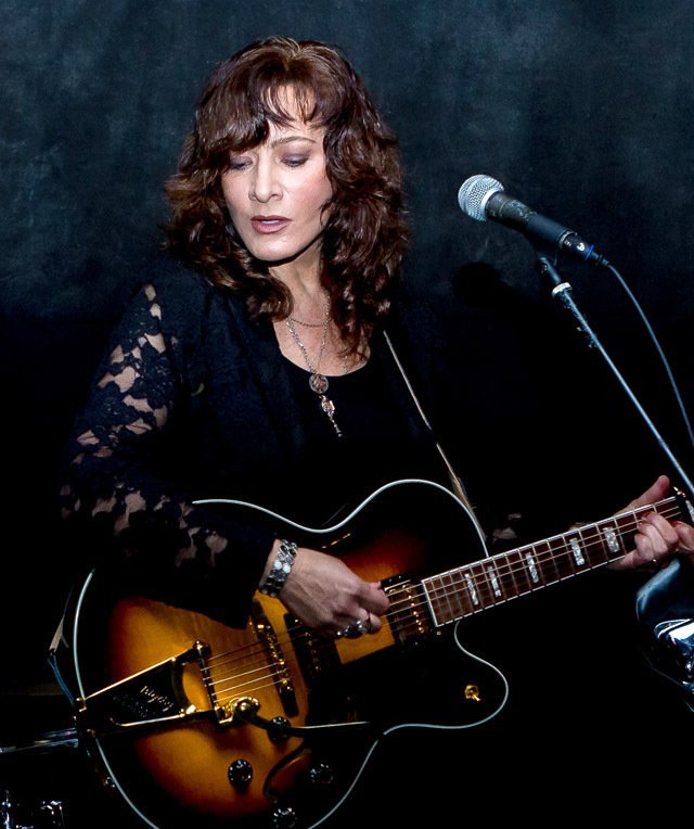 Andrea Stray | ReverbNation