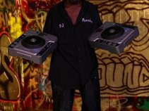 Dj Paradoxx