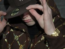 M.G.K.-MACHINE GUN KELLY