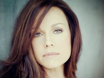 Cyndi Thomson
