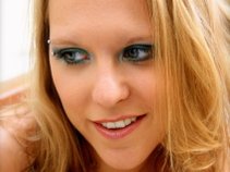 Leala Cyr