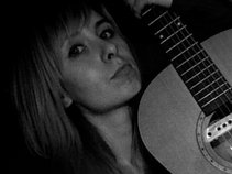Ania Ziemirska - visit aniazmusic.com