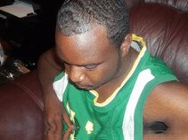 Glinden Knighten Jr.(Rasta Life Jungle)