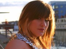 "SJ"          (Sarah-Jane Byczok)