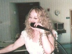 Suzanna Kay