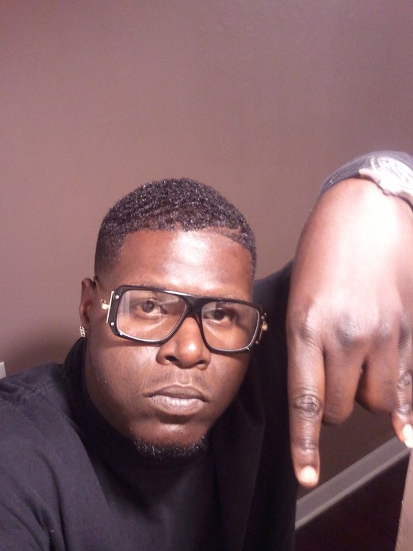 ReverbNation profile picture for @commissioner