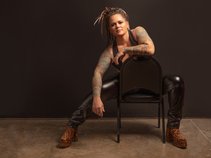 Nikki Holland & The Dirty Elizabeths