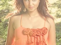 Jacqui  ( Singer/Songwriter)