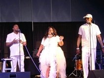 Dee's Phenomenal Sounds