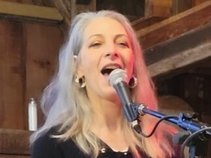 Anne Mironchik: Cloudburst Band, Lead Vocals and Keyboard