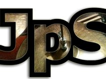 JpS