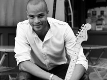 Akin Adams