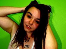 Pheloni [[1st Lady]]