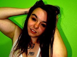 Pheloni [[1st Lady]]