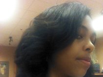 Victoria Aitiana"Lola" Raynor