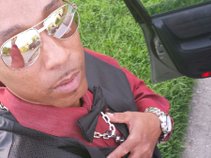 JigQlow The "F" Jones