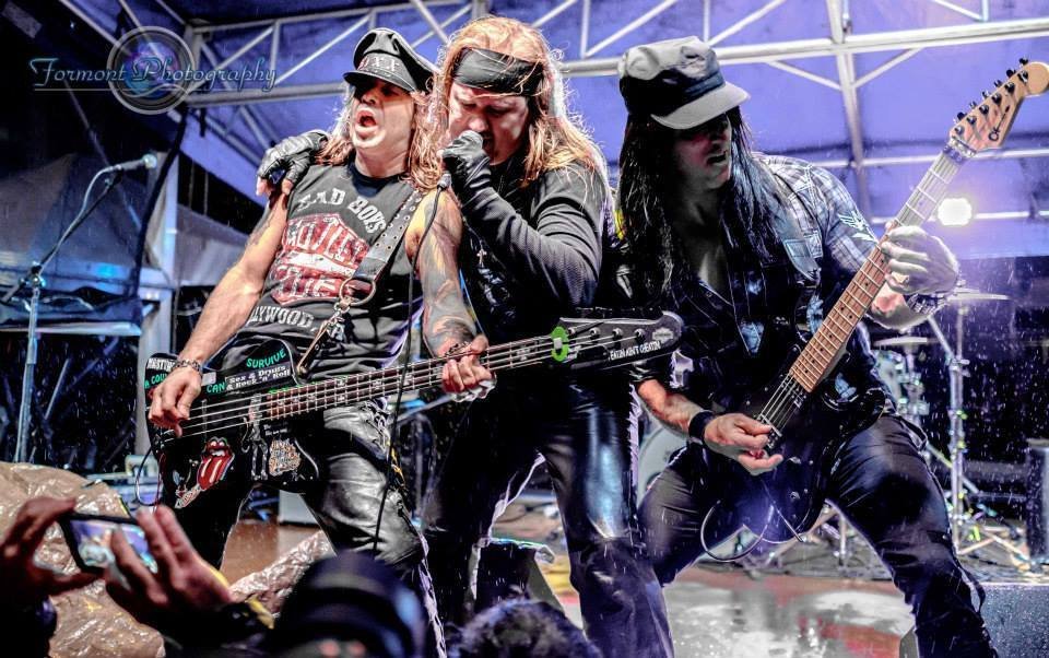 Kickstart My Heart (live) by Mostley Crue 