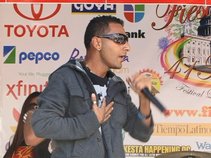 Yasiel El Que Las Enamora Cantando