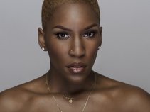 Liv Warfield