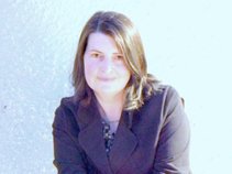 Anne E MacNeil
