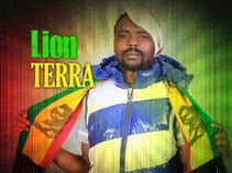 Lion and background sound
