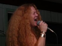 PEARL MOON - a Janis Experience