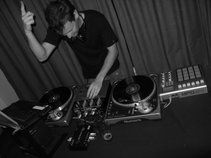 DJ FADE