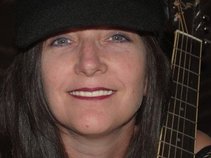 Sandie James