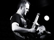 MERUNAS Guitarist