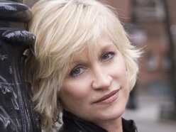 Suzanne Dee