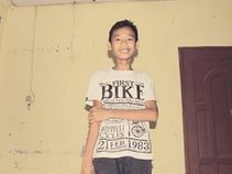 Fbl-President Dimas Hilang Sendal Diwarnet