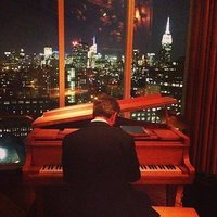 1434979240 alex with skyline