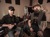 Johnny & The Mongrels
