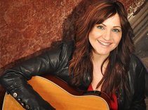 VISIT ANGELA SIRACUSA AT WWW.ANGELASIRACUSA.COM