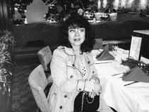 GABRIELA LEAL(  Emma Navarro )