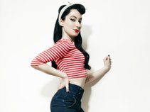Robyn Adele Anderson