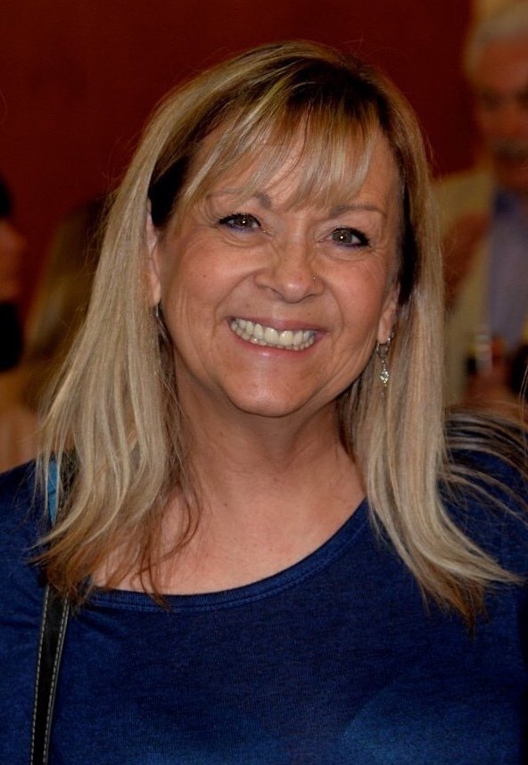 Mashina safari ajoyib minat va busty fohisha Rainia Belle uchun sikish bilan yakunlandi!