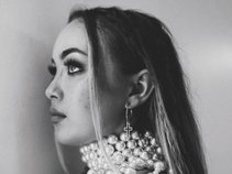 India Dupriez