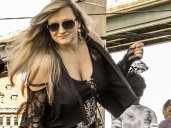 Kat Caswell w/the WyLde KaTz Band