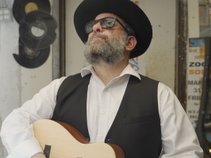 Gedalya Folk Rock Rabbi