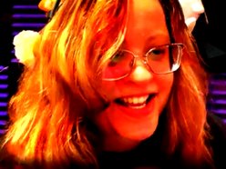 Caroline Gordon ... singer, songwriter, flute, piccolo, piano, uke